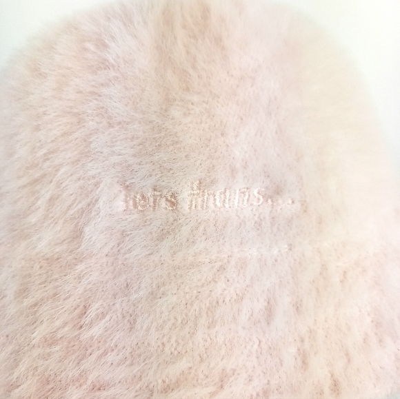 iets frans... Pink Fluffy Bucket Hat - Picture 3 of 3